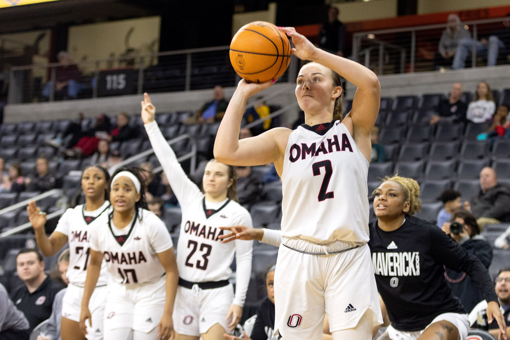 111722-owh-spo-unobasketball-em07.jpg